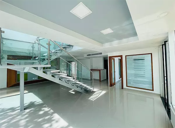 oficinas y locales comerciales - Local en torre corporativa 5