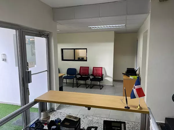 oficinas y locales comerciales - Alquiler local en el Renacimiento  2