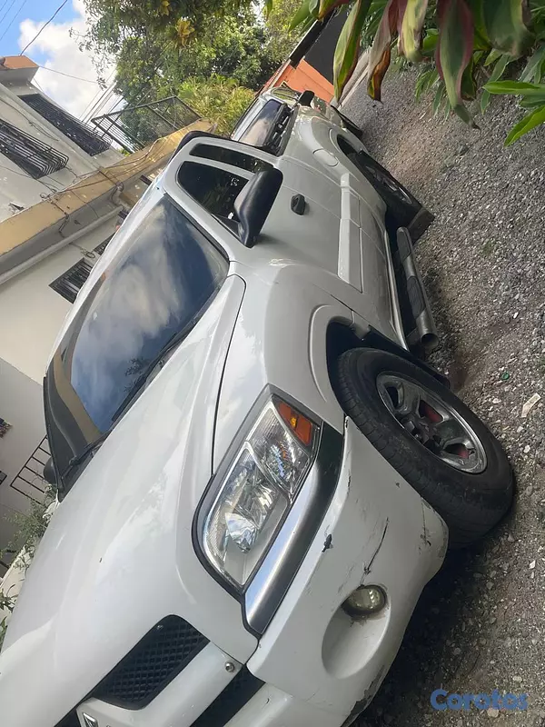 jeepetas y camionetas - Camioneta Mitsubishi Cabina y 1/2, 2