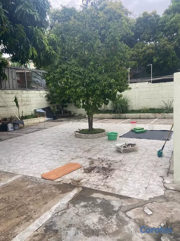 casas - Casa en Alquiler uso Recidencial en Avenida Independencia.  4