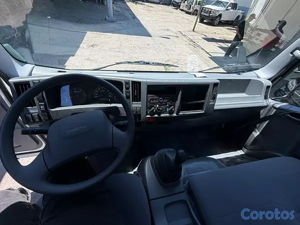 camiones y vehiculos pesados - Isuzu NPR 2027  6