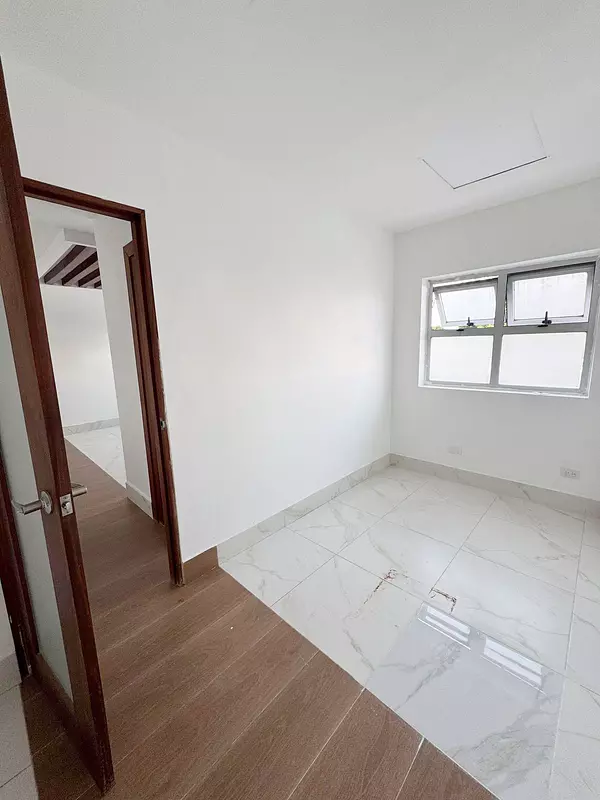 oficinas y locales comerciales - Local céntrico en Piantini  8