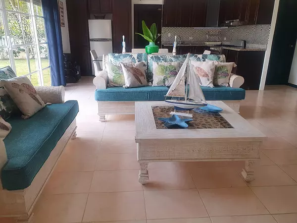 casas - Alquiler Casa Amueblada de 3 Habitaciones Ubicada en Los  Róbalos, Samaná  4