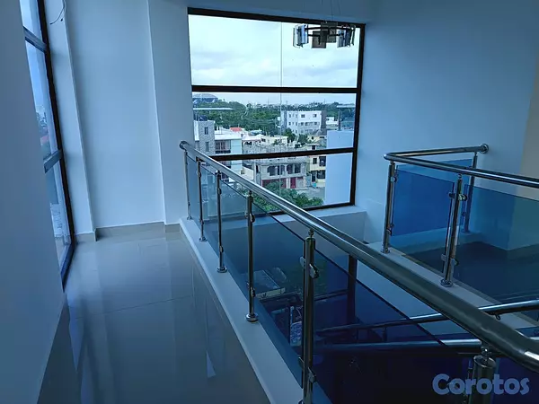 apartamentos - bello pent-house de dos niveles, amplio, funcional ,preinstalacion para yacusy  5
