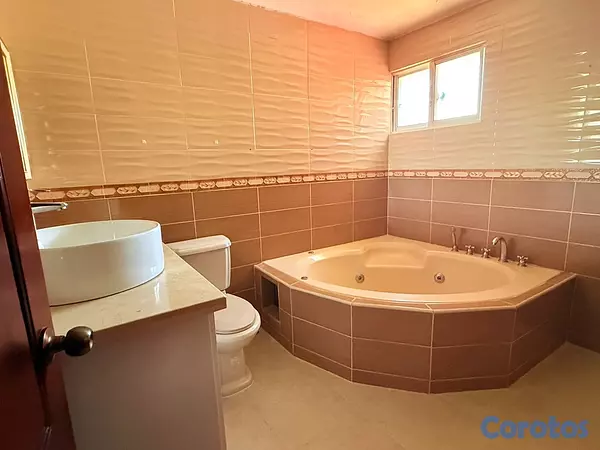 casas - Amplia casa en venta ubicada en urbanizacion Jardi 10