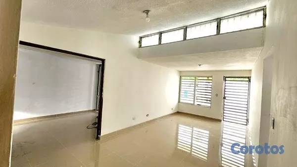 casas - Espaciosa Casa en Alquiler, en Miramar  Santo Domi 3
