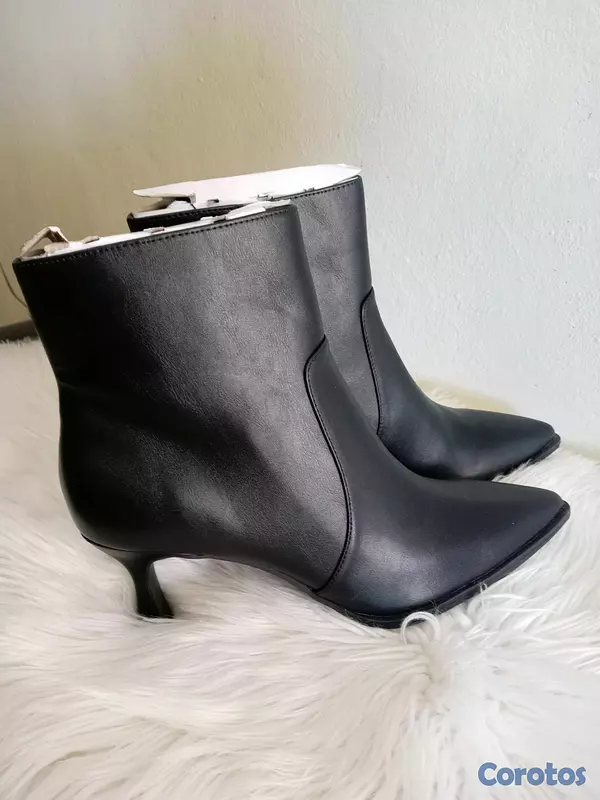 zapatos para mujer - Botas para damas. Color crema #37 las demás en la imagen esta el size  6