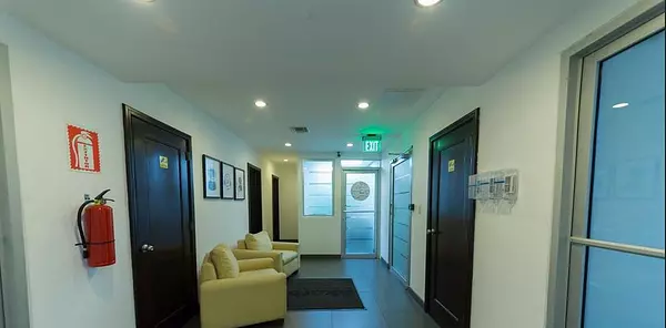 oficinas y locales comerciales - 🔵 Alquilo Oficina  3er piso 400 mts en Naco 
 4