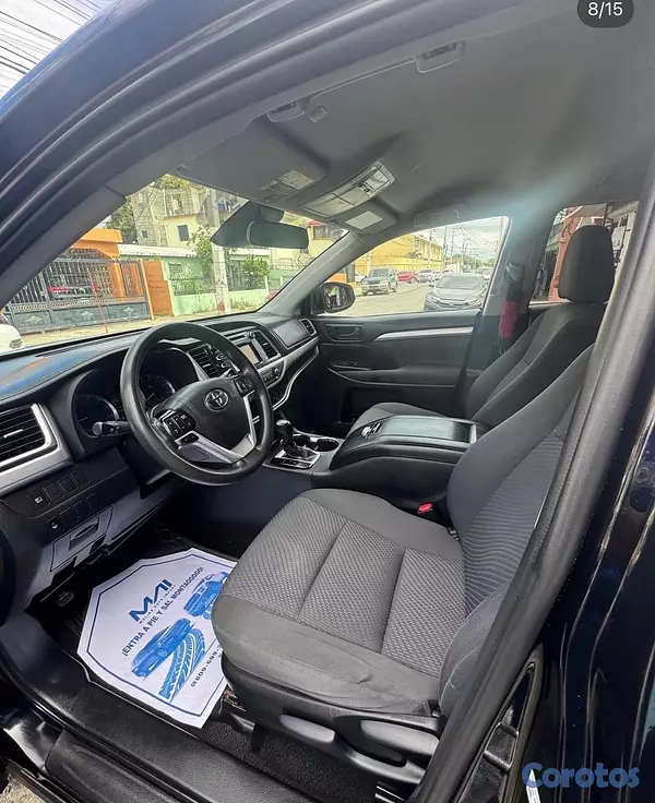 jeepetas y camionetas - Toyota Highlander LE 2019 6