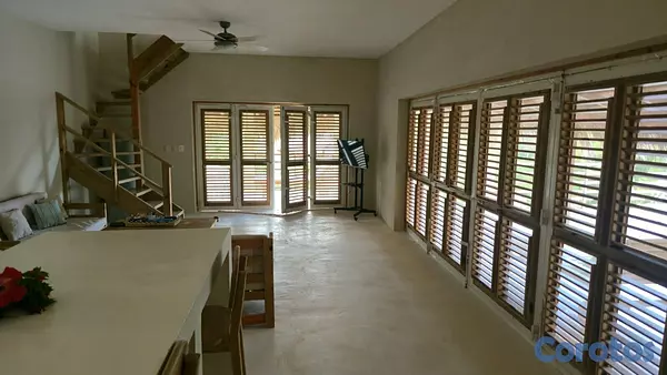 casas vacacionales y villas - Villa con vistas al mar y jardín en venta 5