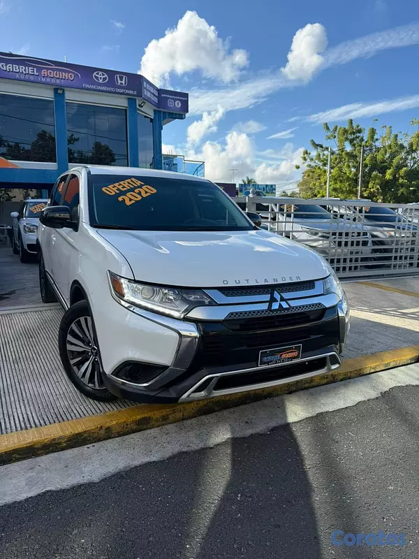 jeepetas y camionetas - Mitsubishi Outlander SE 2020 6