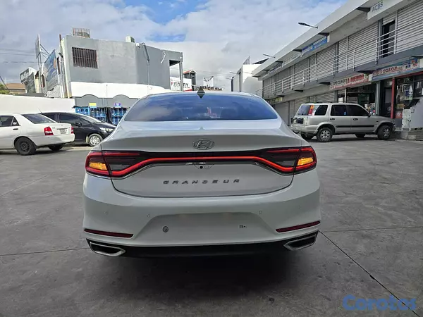 carros - HYUNDAI GRANDEUR 2018 BLANCO 10