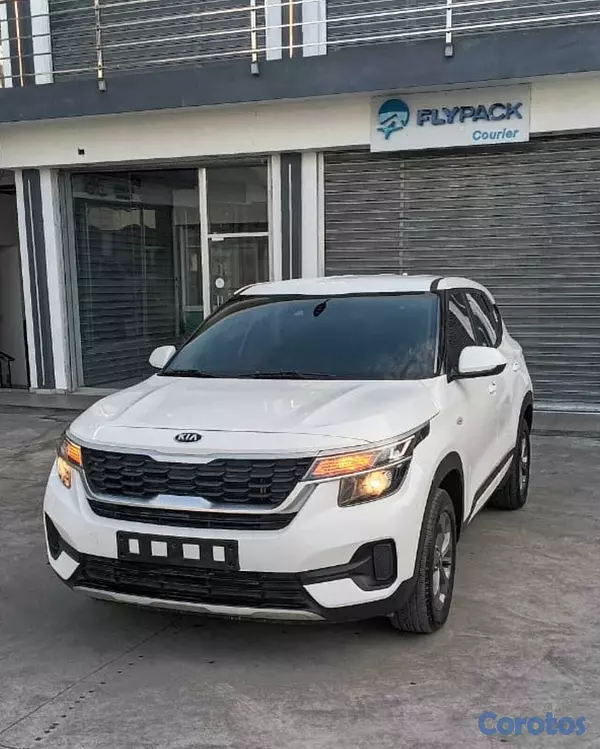 jeepetas y camionetas - KIA SELTOS 2022 BLANCO DIESEL 3