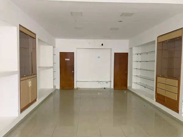 oficinas y locales comerciales - Local en Piantini Primer nivel  4