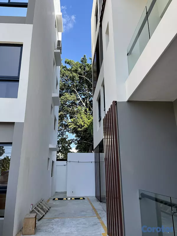 apartamentos - Apartamento 1er Nivel en Proyecto Cerrado, Dorado  2
