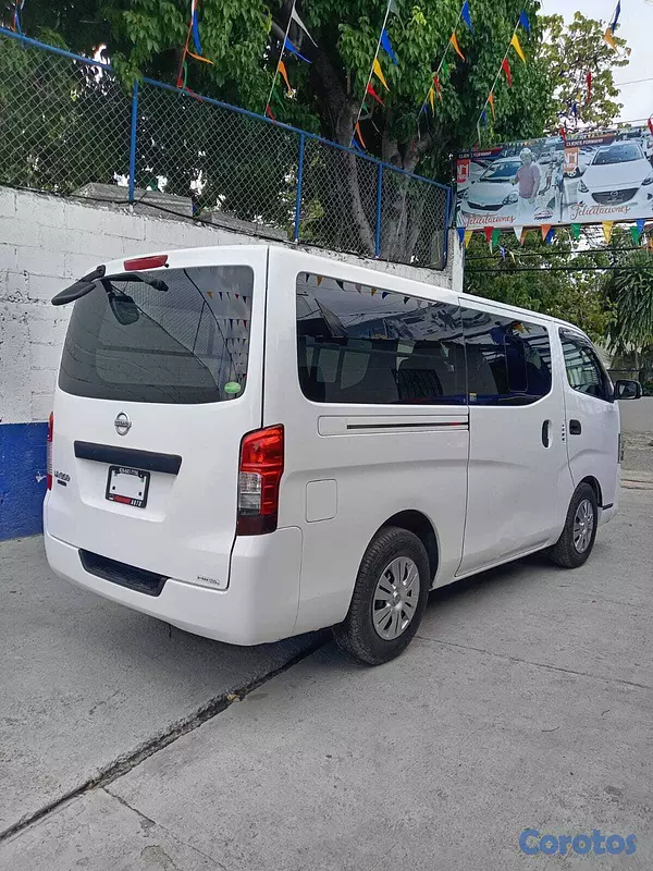 jeepetas y camionetas - NISSAN CARAVAN NV350 3