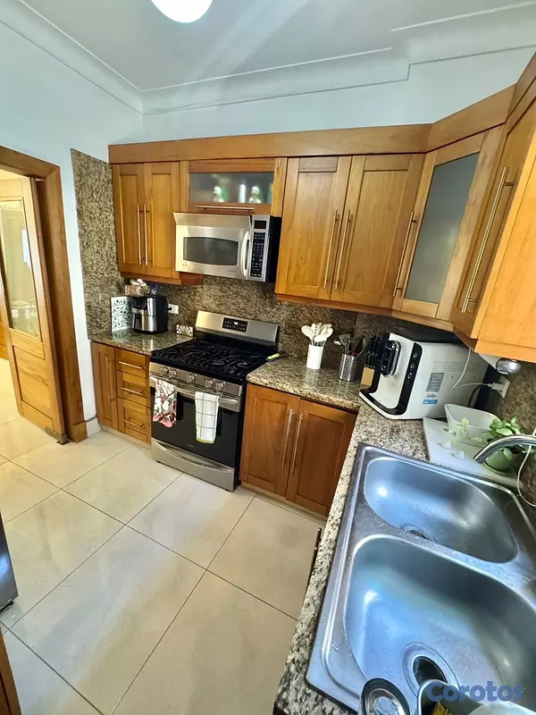 apartamentos - vendo urbanización real tres habitaciones con baño dos parqueos paralelos techa 8