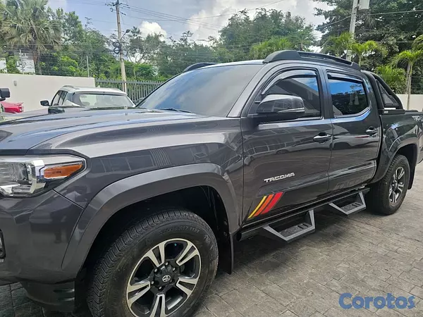 jeepetas y camionetas - Toyota Tacoma 2019 , 4x4 doble cabina, 40,000 millas Gasolina 10
