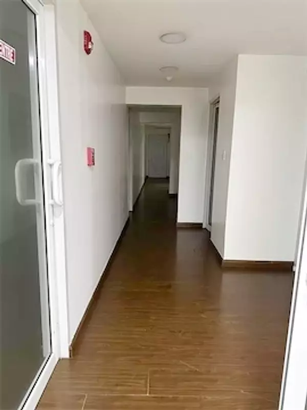 oficinas y locales comerciales - Espacio amplio en los prados  2