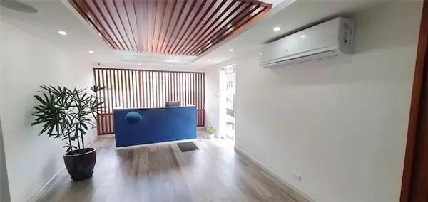 oficinas y locales comerciales - Local en primer nivel amplio 8