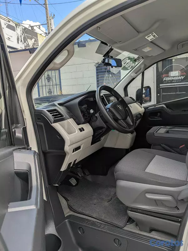 otros vehiculos - TOYOTA HIACE 7
