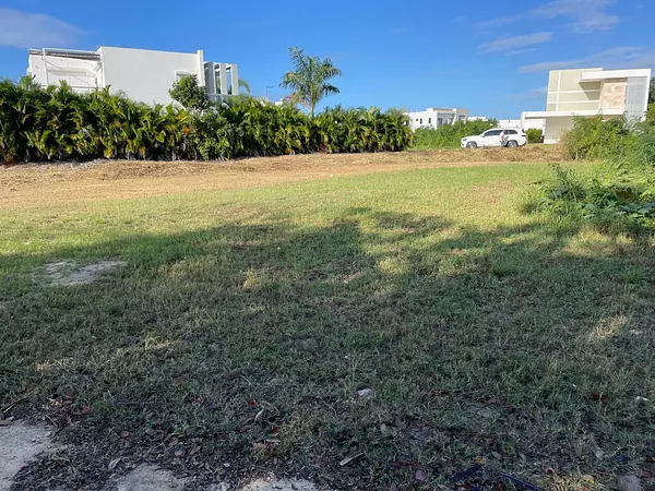 solares y terrenos - Solar 645 mts  en playa nueva romana 2