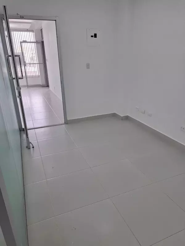 oficinas y locales comerciales - Local céntrico en Arroyo Hondo viejo 7