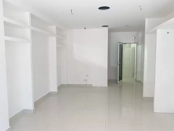 oficinas y locales comerciales - Local espacio abierto en Evaristo  2