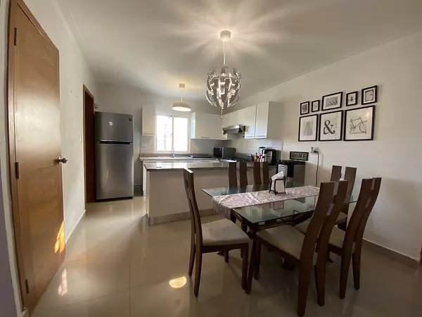 apartamentos - EN VENTA BUEN  APARTAMENTO MUEBLADO EN EL SECTOR DEL QUISQUEYA. TERCER PISO 


� 1