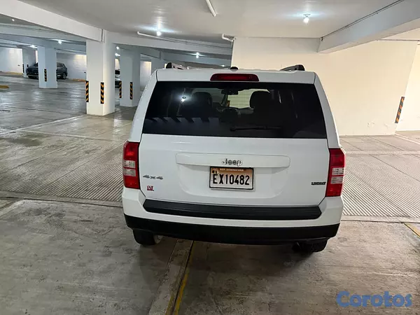 jeepetas y camionetas - Jeep Patriot 4x4 con menos de 25.000 millas 7