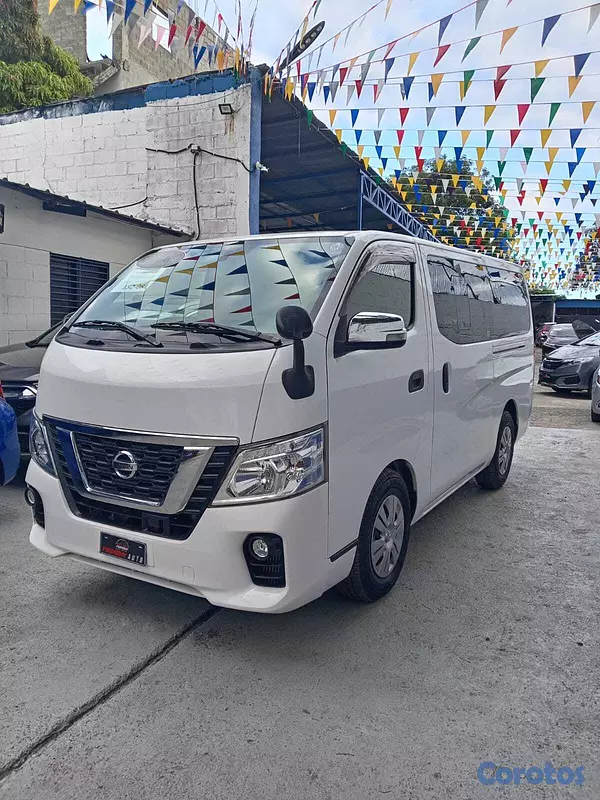 jeepetas y camionetas - NISSAN CARAVAN NV350 1