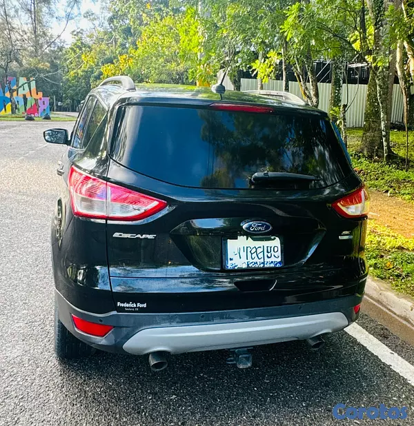 jeepetas y camionetas - Ford Escape SE EcoBoost 4WD 2014 Excelente estado 6