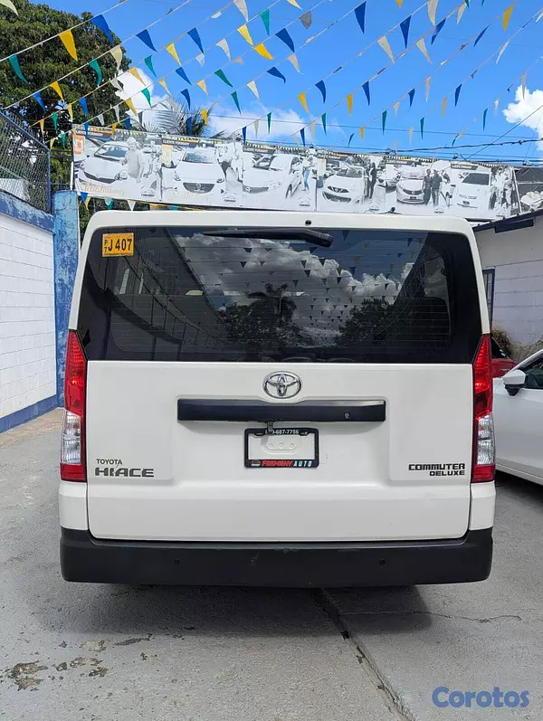 otros vehiculos - TOYOTA HIACE 5