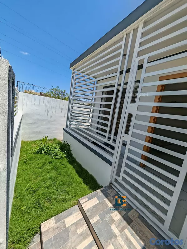 casas - Se Vende amplia Vivienda NUEVA, con mucho patio, u 2