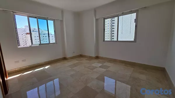 apartamentos - alquiló la Esperilla piso 8 tres habitaciones con baño tres parqueos balcón  3