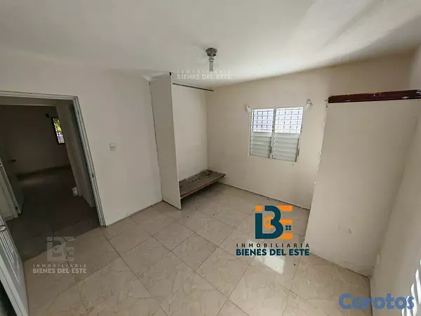 casas - Se Vende Casa de Tres Habitaciones en el Juan Pabl 5