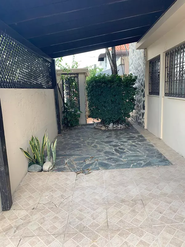 casas - Vendo casa en Los Restauradores  2