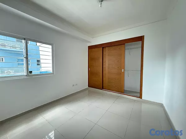 apartamentos - vendo Evaristo Morales dos habitacion2.5 baños dos parque balcón servicio  9