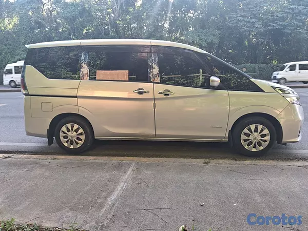jeepetas y camionetas - Nissan serena 2019 2