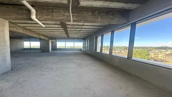 oficinas y locales comerciales - ALQUILER LOCAL COMERCIAL DE 102.5M2-ARROYO HONDO 2