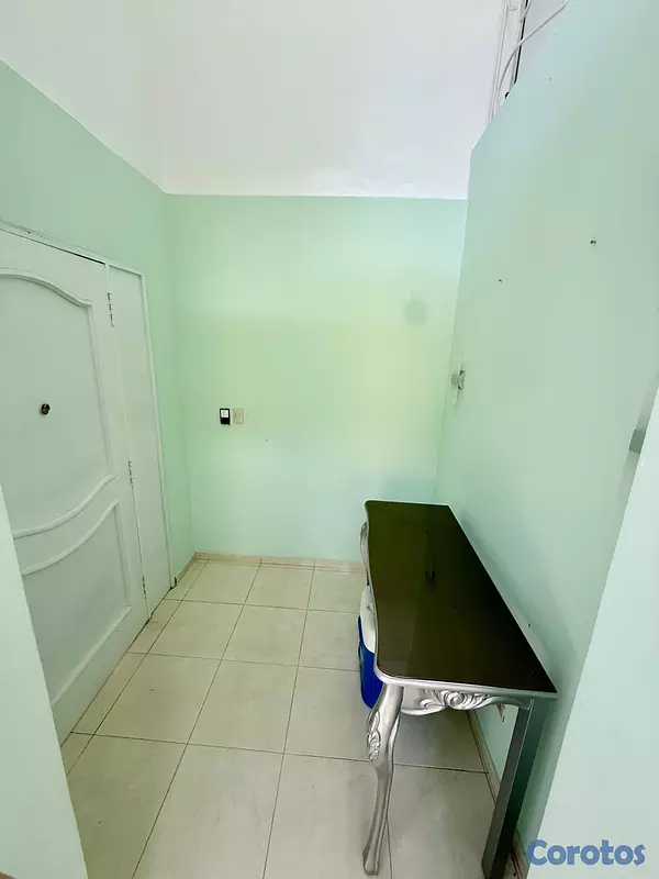 casas - Se vende casa frente a la Sirena de la charles de  16