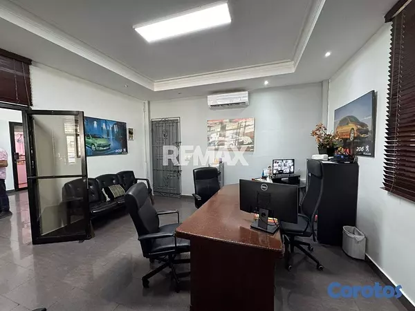 oficinas y locales comerciales - Local Comercial de 425mt2 en alquiler en Ensanche  3