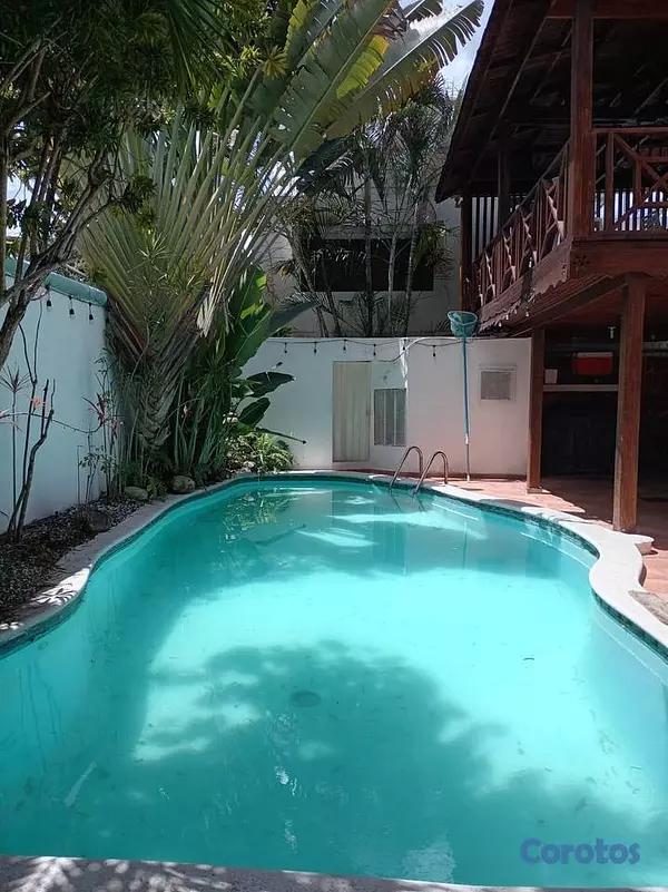 casas - Casa de 6 habitaciones 6 baños en alquiler en Urba 11