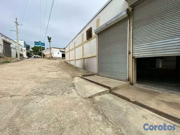 otros inmuebles - Nave 700 mts Av. Monumental 4