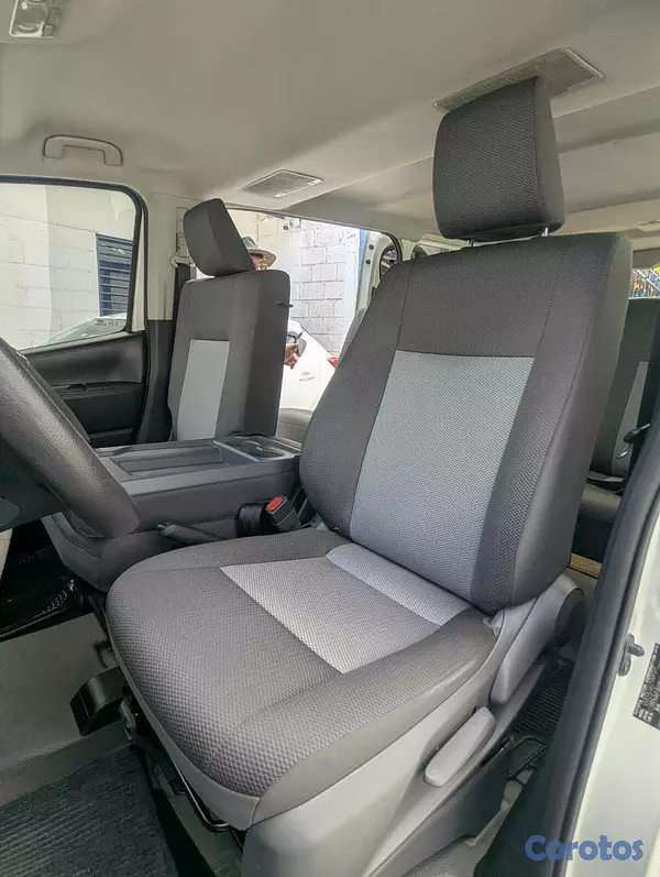 otros vehiculos - TOYOTA HIACE 6