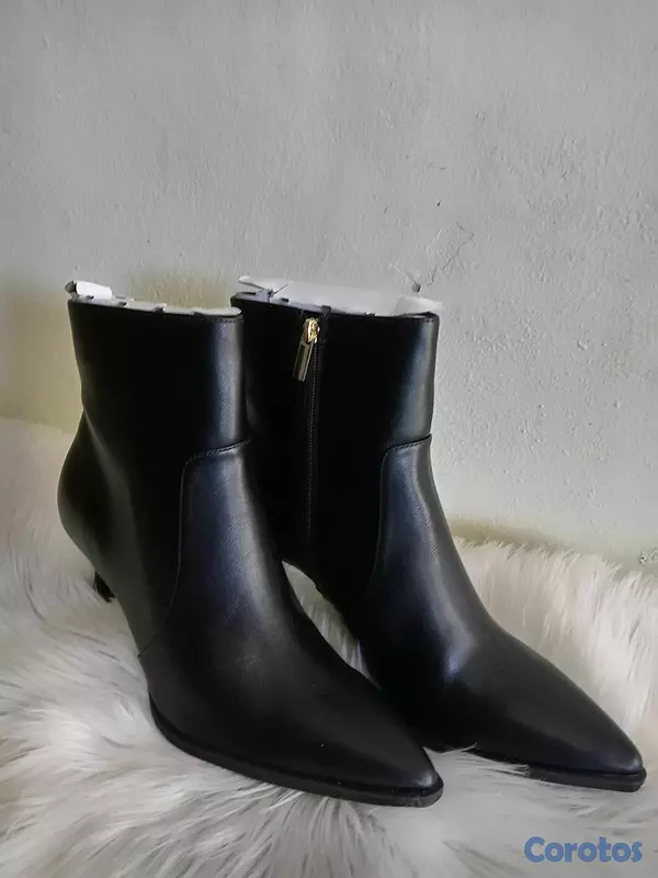 zapatos para mujer - Botas para damas. Color crema #37 las demás en la imagen esta el size  8