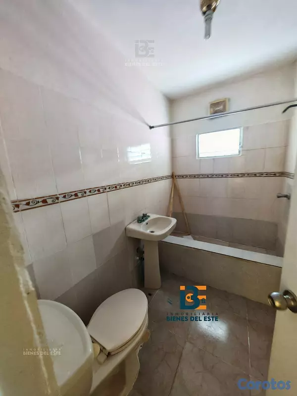 casas - Se Vende Casa de Tres Habitaciones en el Juan Pabl 6