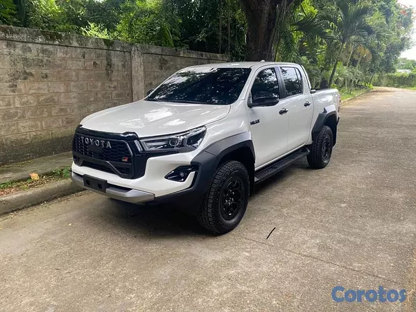 jeepetas y camionetas - Toyota hilux GR 2025 9
