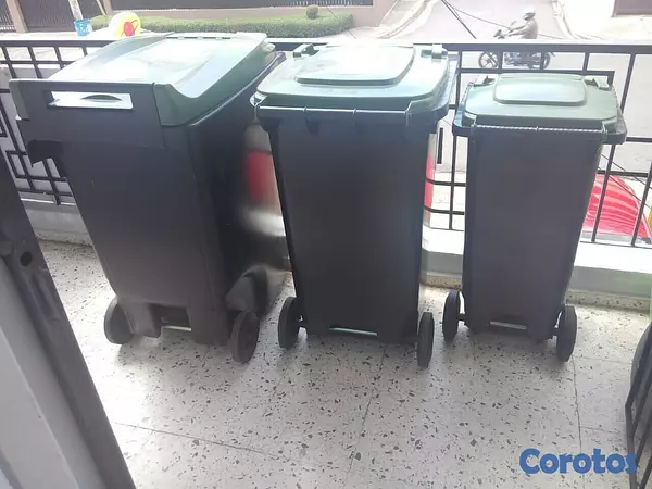 equipos profesionales - Zafacones de reciclajes y contenedores de basura  2