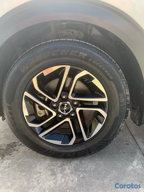 jeepetas y camionetas - Kia carens 2023 de la casa 1.5 dohc 9